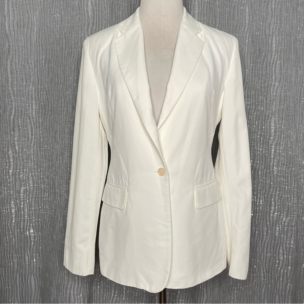 Express winter white fitted blazer. NWOT
